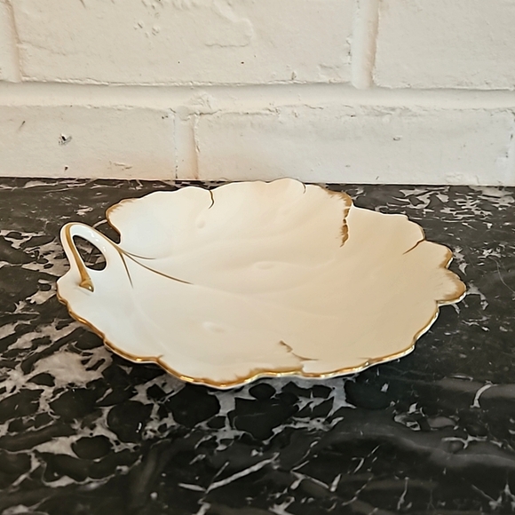 Mikasa Ivory China Larry Laslo Design Dish - Picture 1 of 3